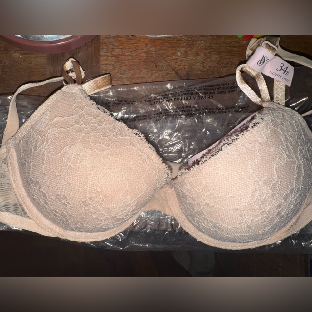 Victoria's Secret Lace Bra in Cream